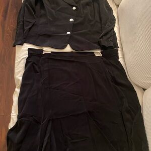 Blazer with skirt size 24w needs to be ironed new with label color black
